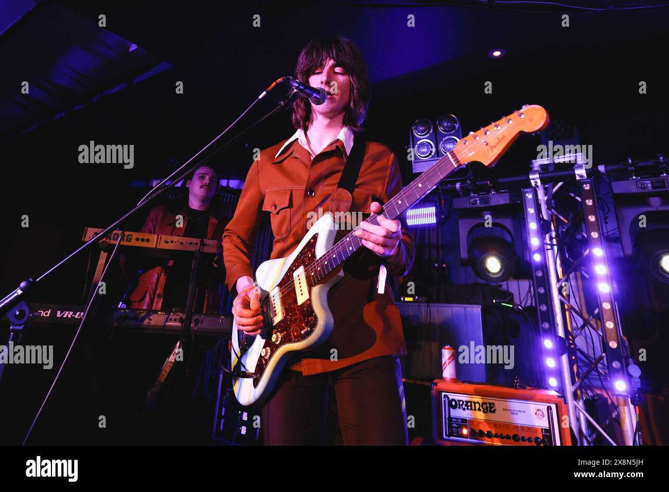 Horatios Bar, Brighton Pier, ville de Brighton et Hove, East Sussex, East Sussex. Rodéo de minuit avec Jim McBride (guitare) au Horatios Bar au Great Escape Festival 2024. David Smith/Alamy News. Banque D'Images