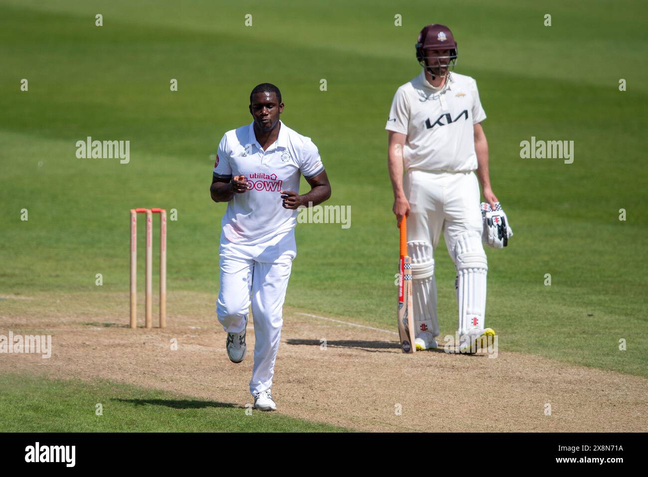 Southampton, Royaume-Uni. 26 mai 2024. Keith Barker du Hampshire célèbre le guichet de Rory Burns lors du match de Vitality County Championship Division One entre le Hampshire et le Surrey au Utilita Bowl. Crédit : Dave Vokes/Alamy Live News Banque D'Images