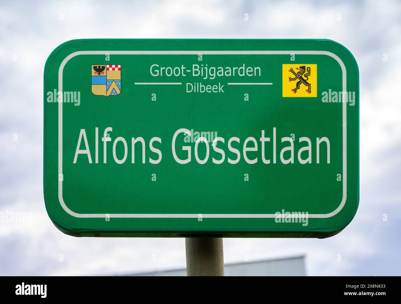 Groot-Bijgaarden, Brabant flamand, Belgique, 23 mai 2024 - enseigne du nom de rue de l'avenue Alfons Gossetlaan, connue pour ses industries et ses bureaux Banque D'Images