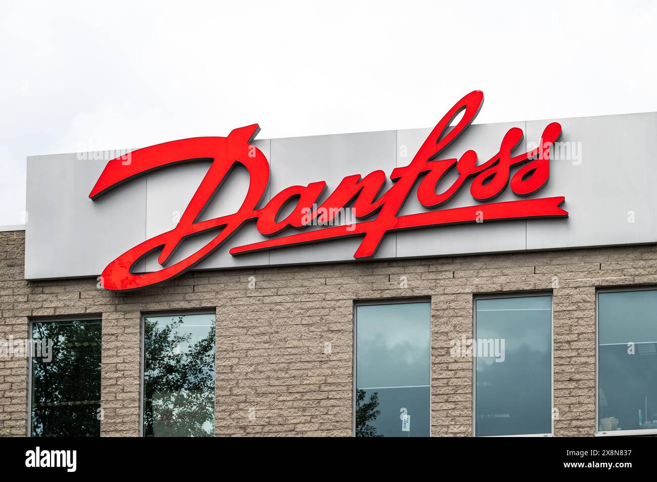 Groot-Bijgaarden, Brabant flamand, Belgique, 23 mai 2024 - enseigne et bureau de la société Danfoss, fabricant d'installations industrielles Banque D'Images