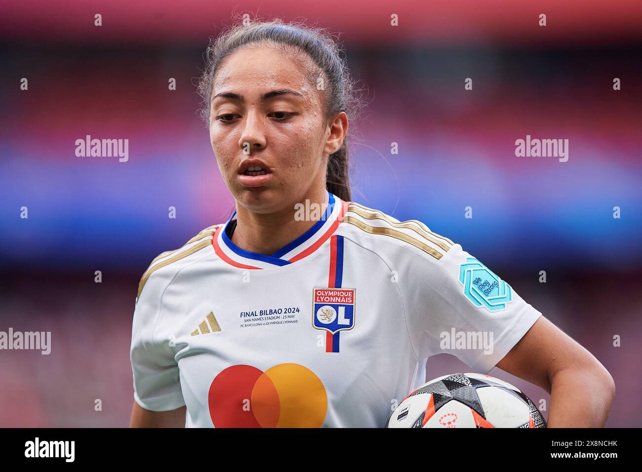 Selma Bacha, de l'Olympique Lyonnais, regarde lors de la finale de l'UEFA Women's Champions League 2023/24 entre le FC Barcelone et l'Olympique Lyonnais Banque D'Images