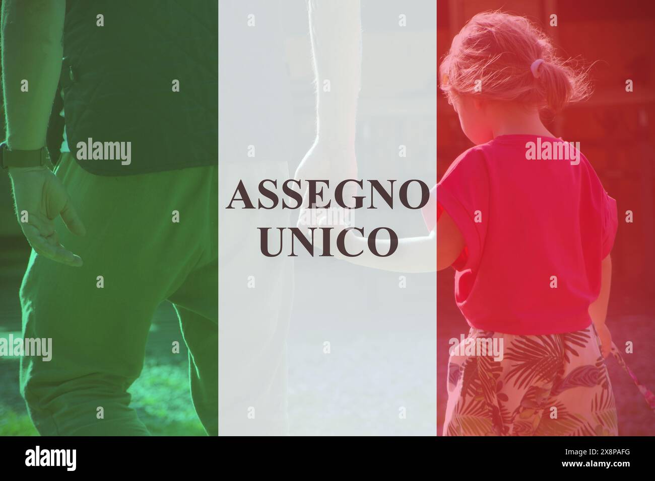 Drapeau italien avec un concept de famille et des euros comme arrière-plan avec le texte 'assegno unico' traduisant avec le concept de "chèque unique" de bonus de goverm Banque D'Images