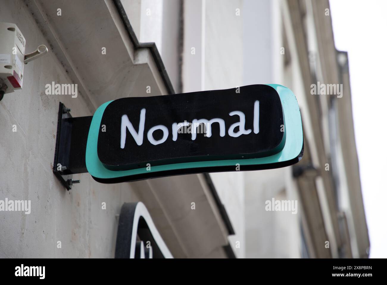 nantes , France - 05 22 2024 : signe de marque normal et texte logo sur la façade superstore magasin régulier bâtiment de magasin à faible coût vente au détail magasin ordinaire Banque D'Images nantes , France - 05 22 2024 : signe de marque normal et texte logo sur la façade superstore magasin régulier bâtiment de magasin à faible coût vente au détail magasin ordinaire Banque D'Images