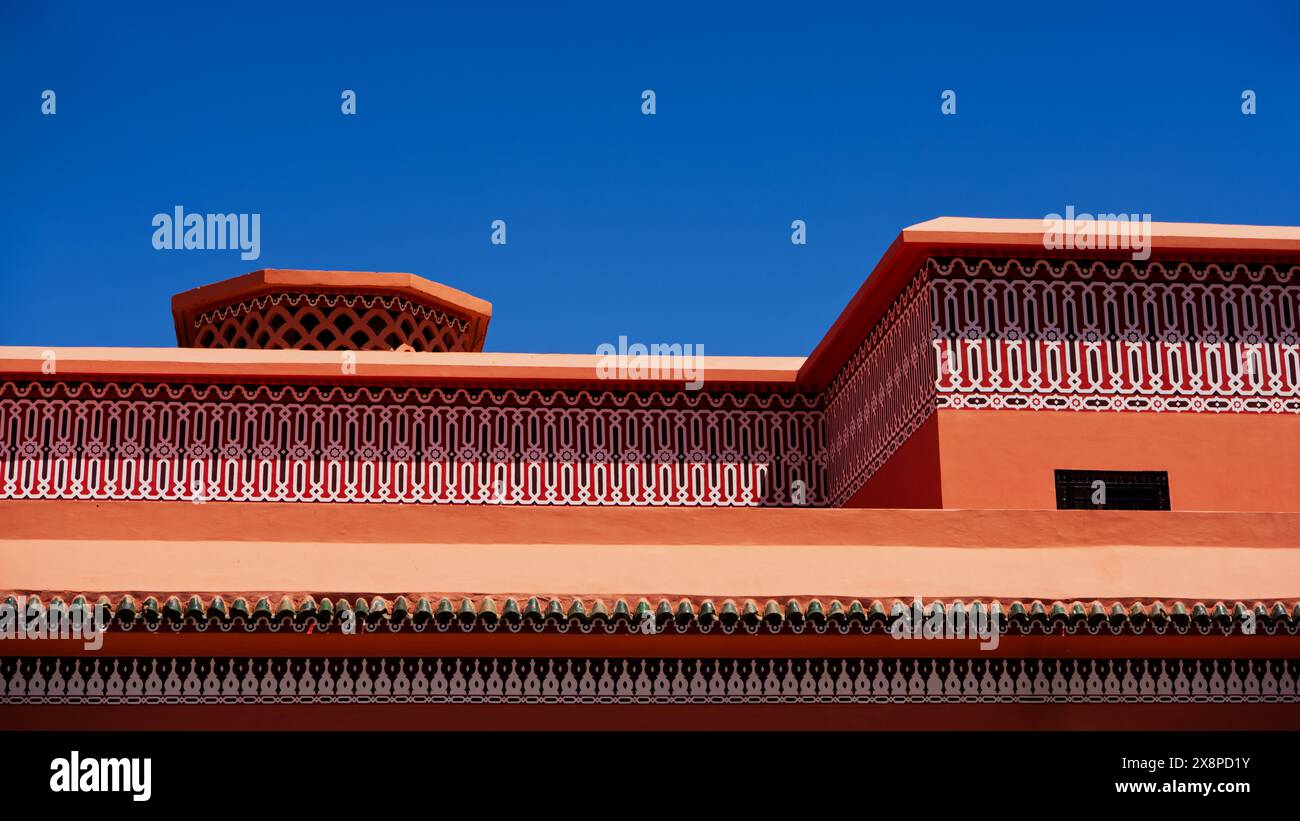 Image de bâtiment au Maroc - Marrakech. Montrant l'architecture et la peinture et le style décoratif sur un bâtiment Banque D'Images