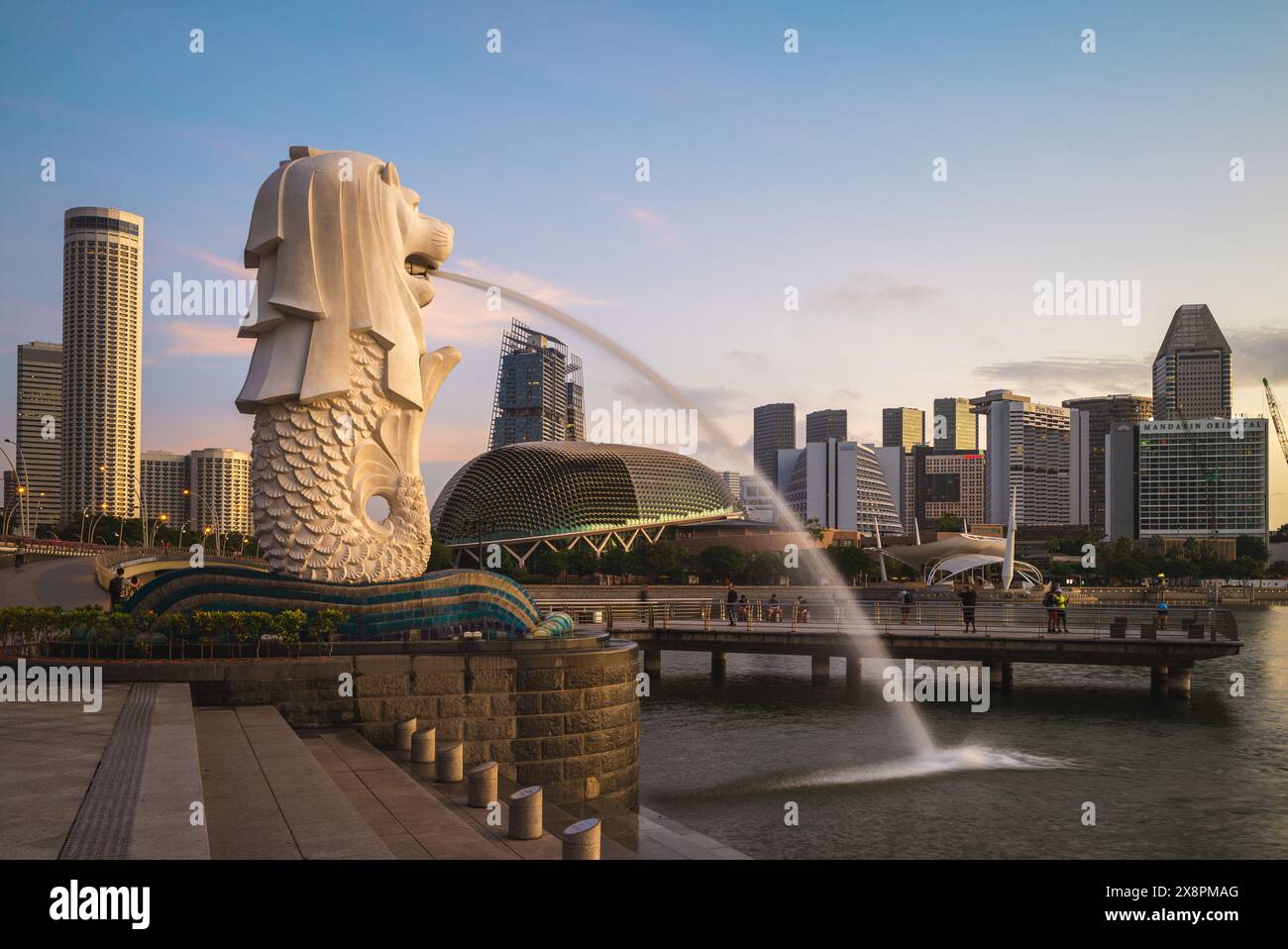 6 février 2020 : statue de Merlion à la baie de Marina à singapour. Le Merlion est la mascotte officielle de singapour conçue par Alec Fraser Brunner, largement u Banque D'Images 6 février 2020 : statue de Merlion à la baie de Marina à singapour. Le Merlion est la mascotte officielle de singapour conçue par Alec Fraser Brunner, largement u Banque D'Images