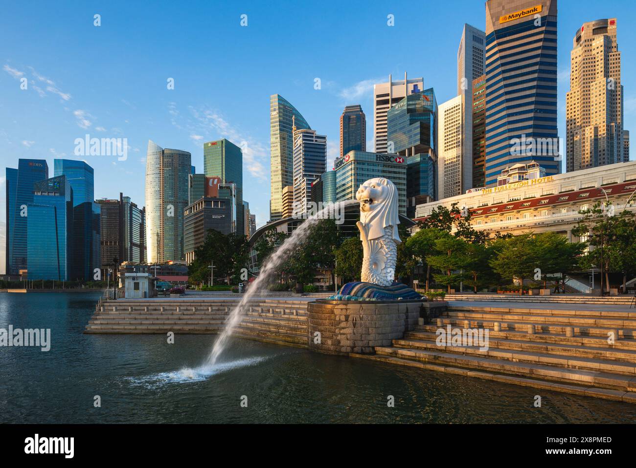 6 février 2020 : Merlion Statue, la mascotte officielle de Singapour, à Marina Bay à Singapour. C'est une créature mythique avec une tête de lion et le bod Banque D'Images