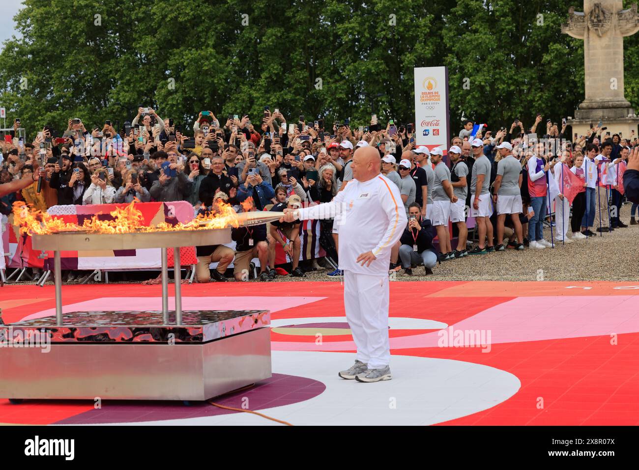 Arrivée du relais de la flamme olympique 2024 à Bordeaux. Thierry Marx célèbre chef. Bordeaux, Gironde, Nouvelle Aquitaine, France. Europe. Crédit : photo de H. Banque D'Images