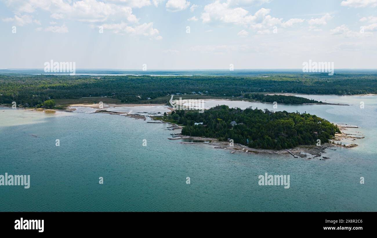 Paysage aérien côtier avec plages de sable Banque D'Images