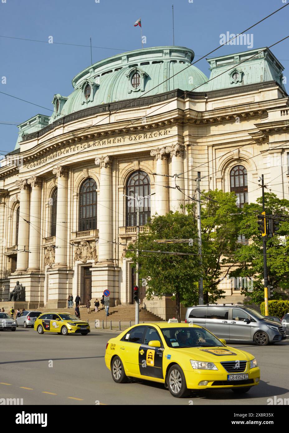 Vue sur la rue de l'Université de Sofia : extérieur du bâtiment Kliment Ohridski à Sofia Bulgarie, Europe de l'est, Balkans, UE Banque D'Images