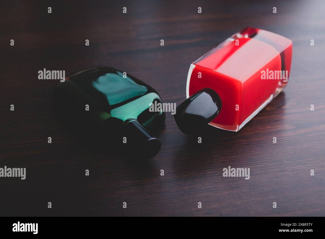 bouteille de parfum dans un ton de luxe Banque D'Images