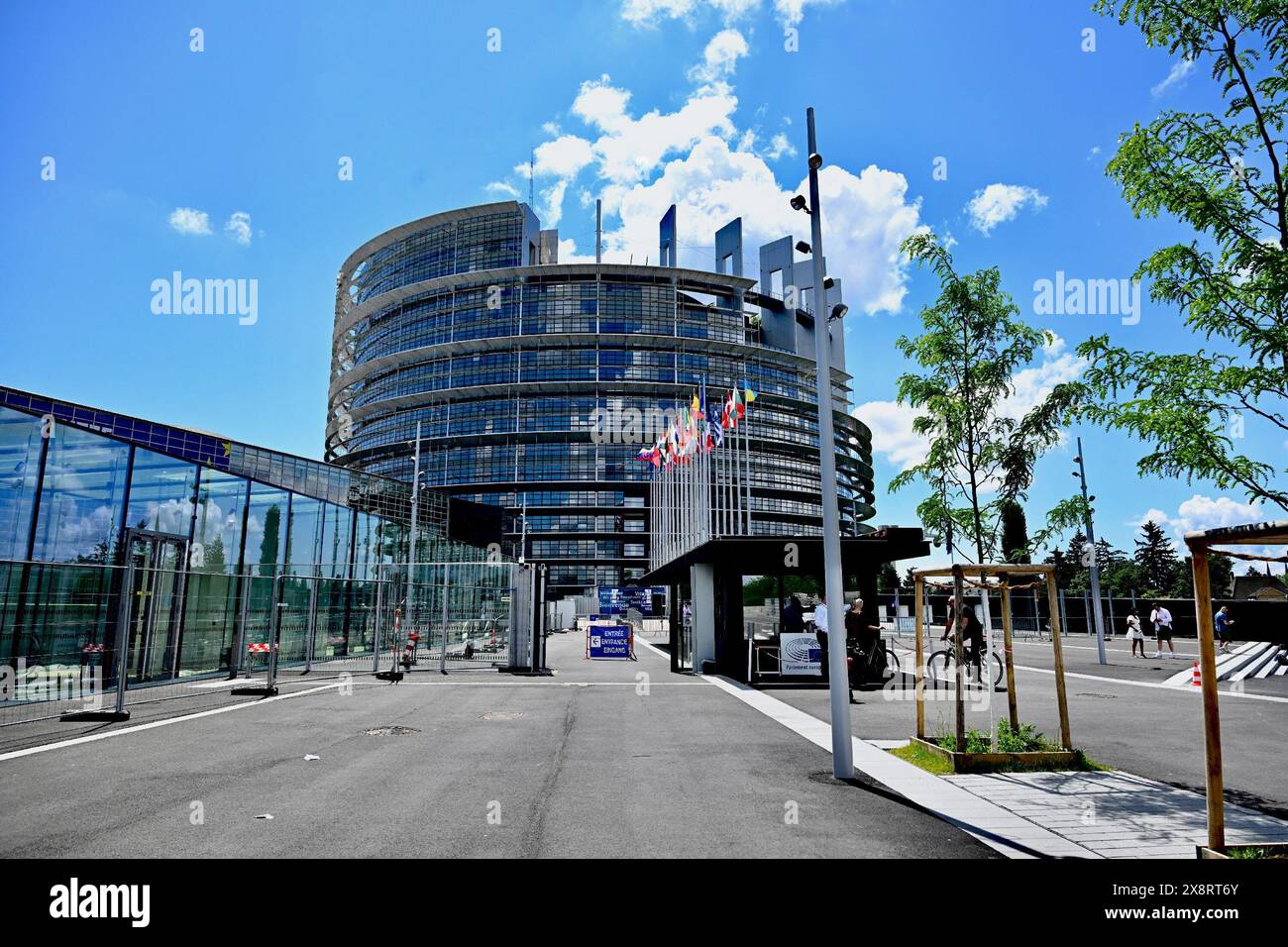 Le siège du Parlement européen à Strasbourg, France, le 26 mai 2024. Les élections au Parlement européen ont lieu le 6-9 juin 2024. Tous les eurodéputés changeront lors des prochaines élections européennes du 9 juin 2024. Le siège du Parlement européen à Strasbourg accueillera donc les nouveaux eurodéputés en session à partir du 16 juillet 2024. Banque D'Images