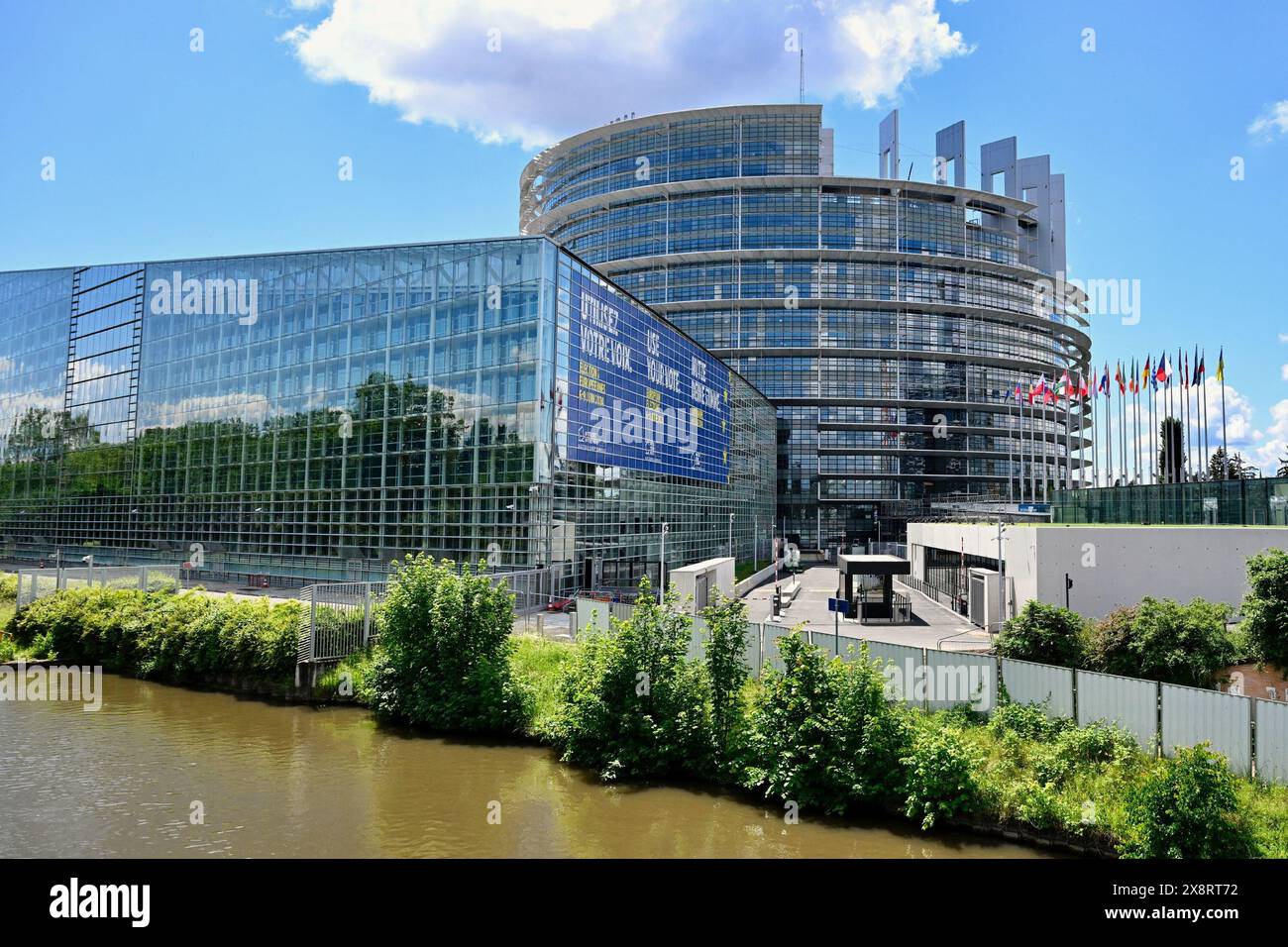 Le siège du Parlement européen à Strasbourg, France, le 26 mai 2024. Les élections au Parlement européen ont lieu le 6-9 juin 2024. Tous les eurodéputés changeront lors des prochaines élections européennes du 9 juin 2024. Le siège du Parlement européen à Strasbourg accueillera donc les nouveaux eurodéputés en session à partir du 16 juillet 2024. Banque D'Images