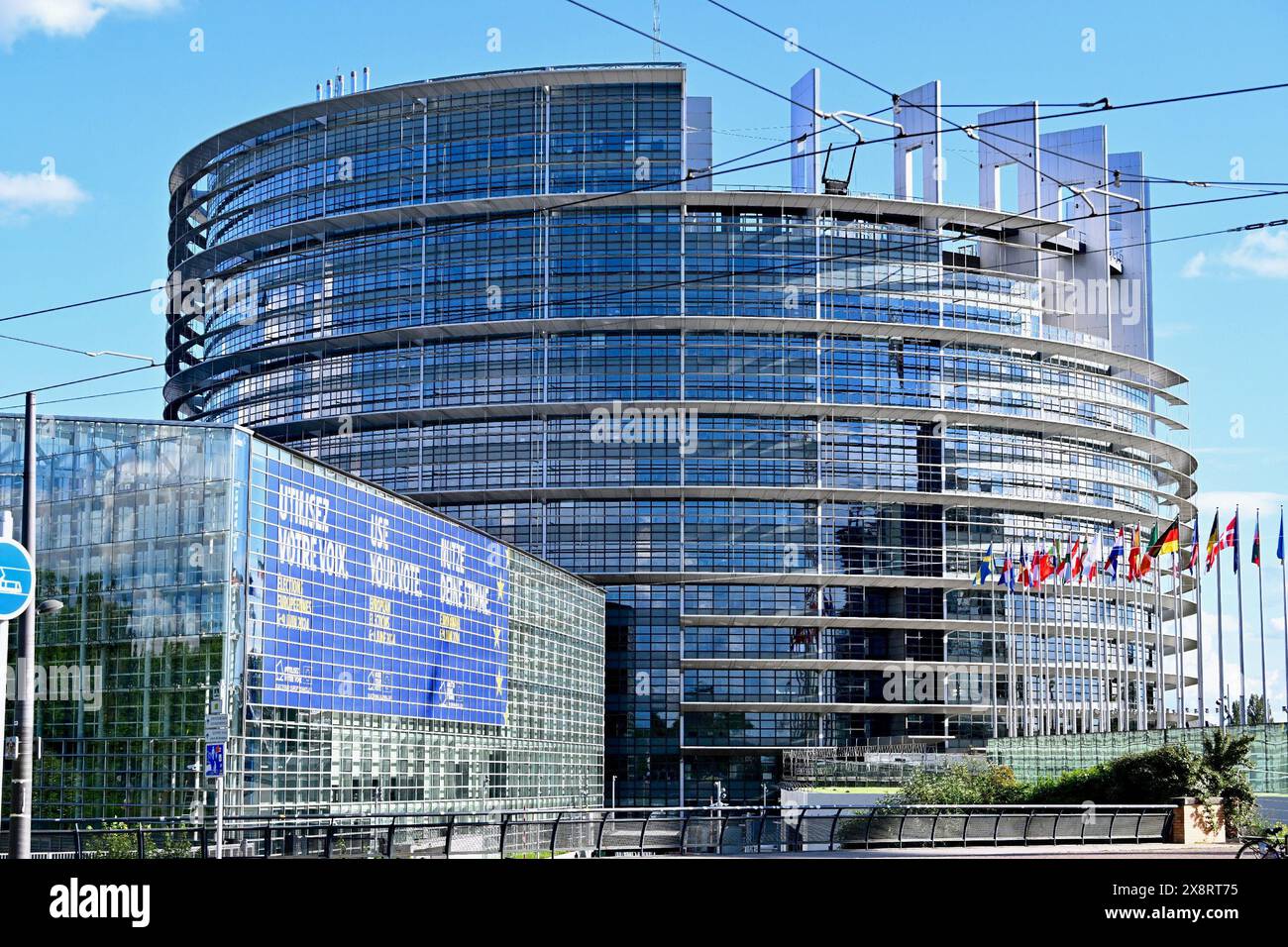 Le siège du Parlement européen à Strasbourg, France, le 26 mai 2024. Les élections au Parlement européen ont lieu le 6-9 juin 2024. Tous les eurodéputés changeront lors des prochaines élections européennes du 9 juin 2024. Le siège du Parlement européen à Strasbourg accueillera donc les nouveaux eurodéputés en session à partir du 16 juillet 2024. Banque D'Images