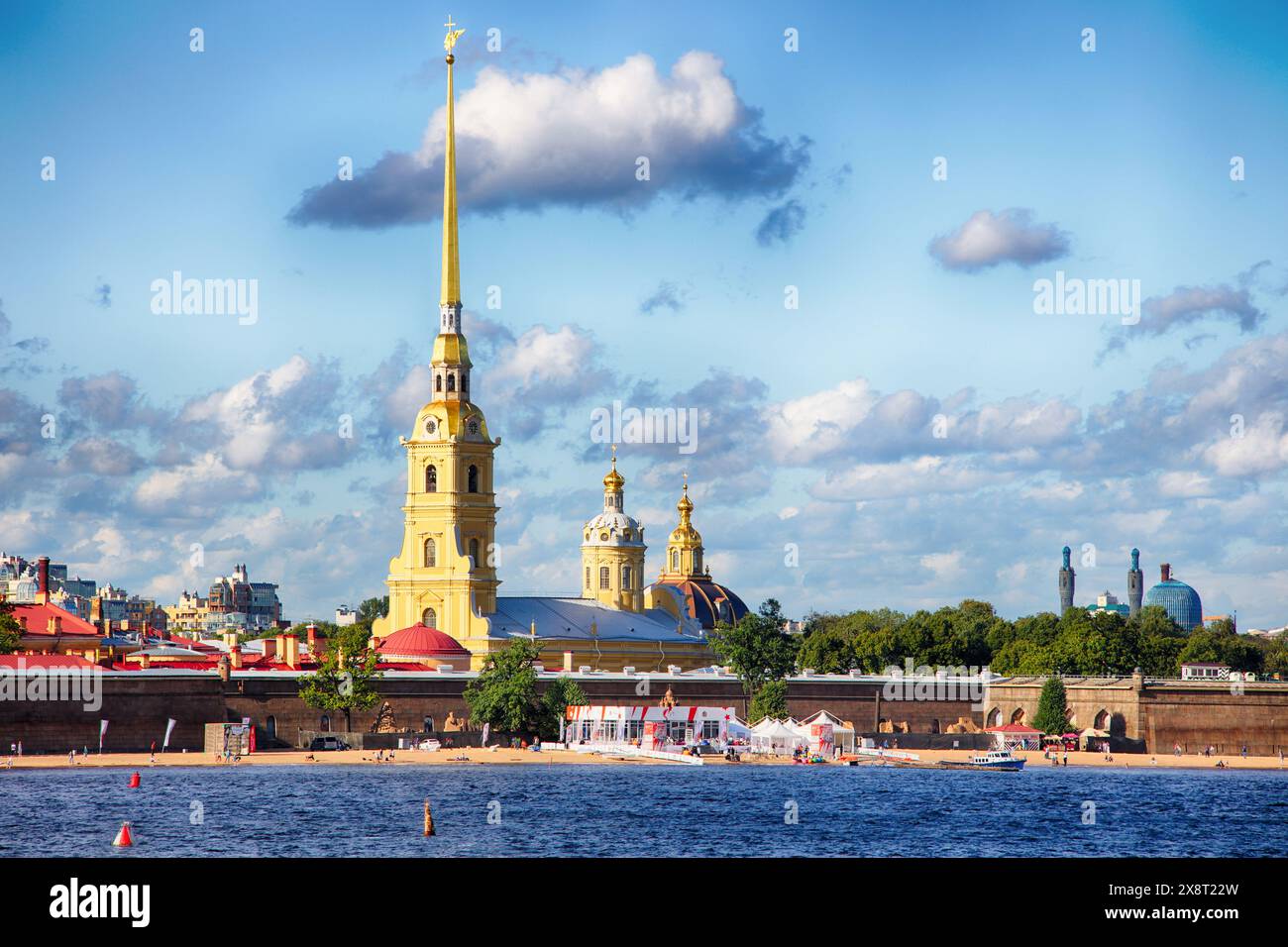 Forteresse Pierre et Paul dans la nuit, sur la Neva, Saint-Pétersbourg, Russie Banque D'Images