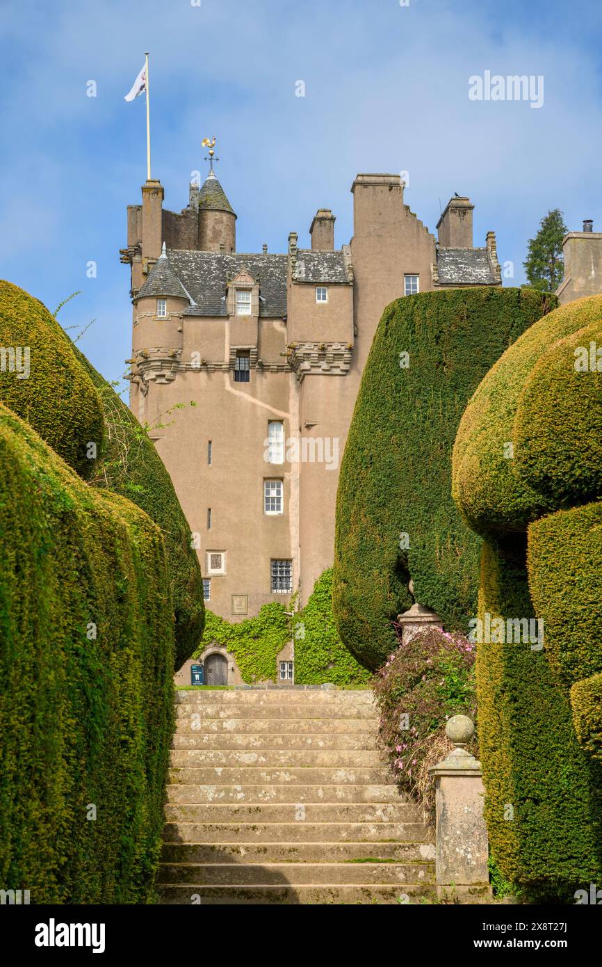 Château et jardins de Crathes, Banchory, Deeside, Aberdeenshire, Écosse, ROYAUME-UNI. Banque D'Images