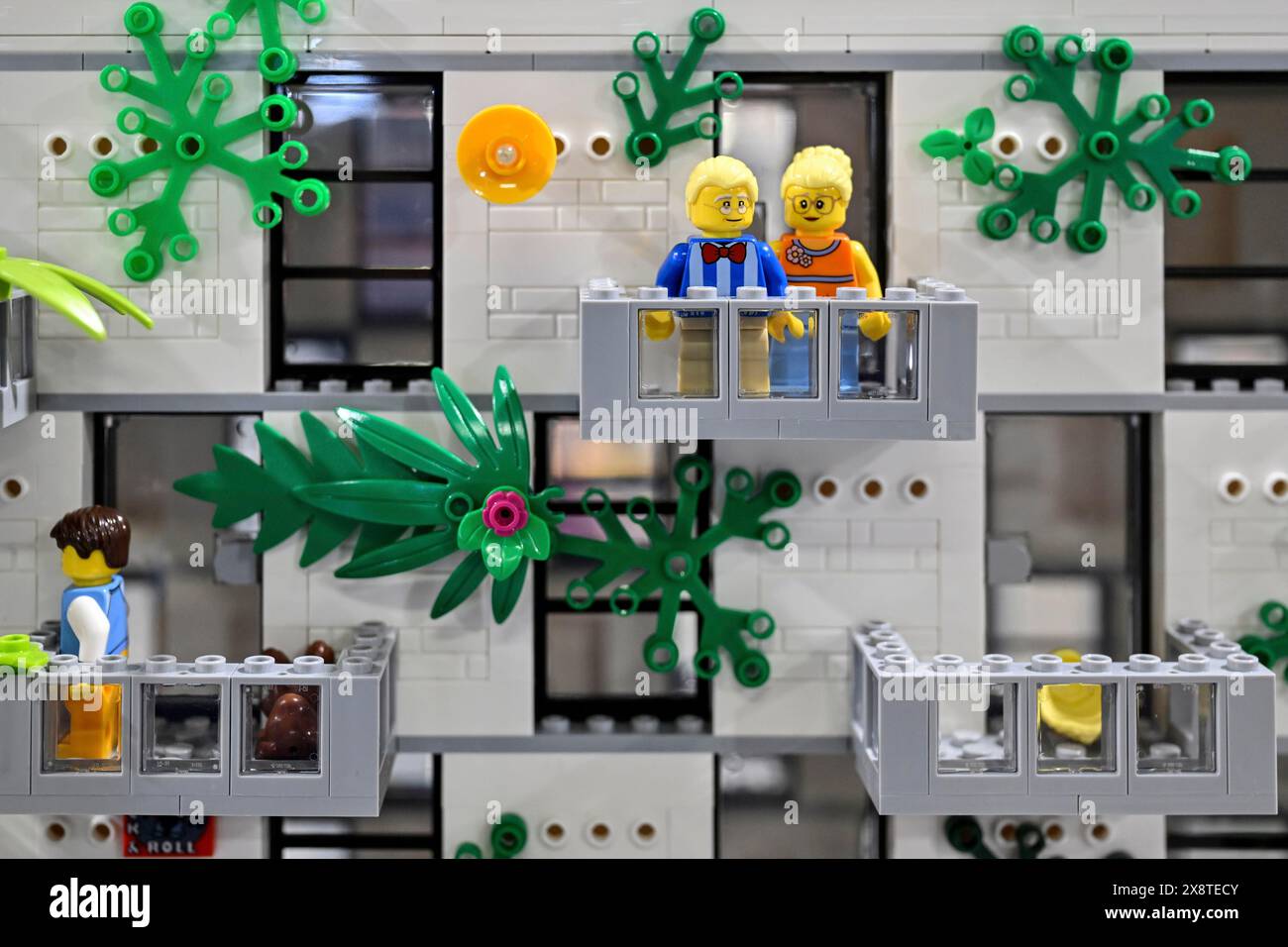 Bloc d'appartements LEGO avec balcons Banque D'Images