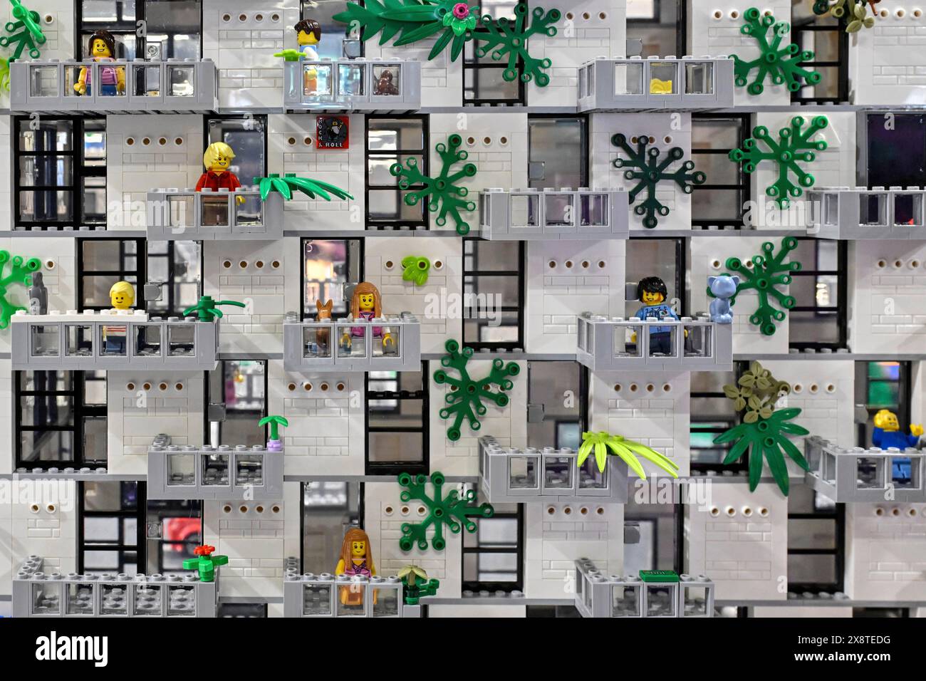 Bloc d'appartements LEGO avec balcons Banque D'Images
