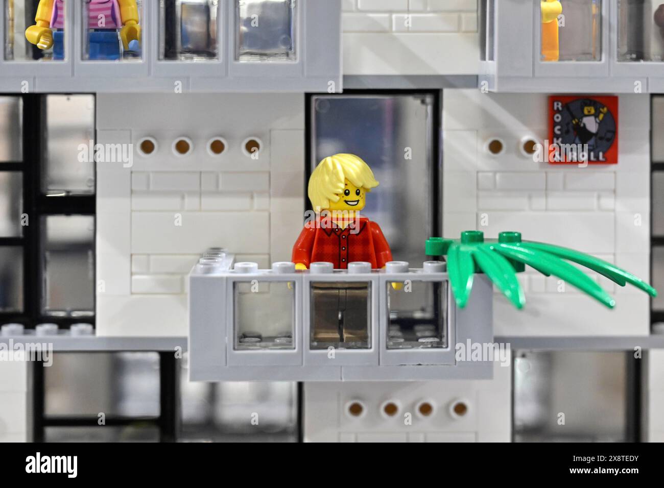 Bloc d'appartements LEGO avec balcon Banque D'Images