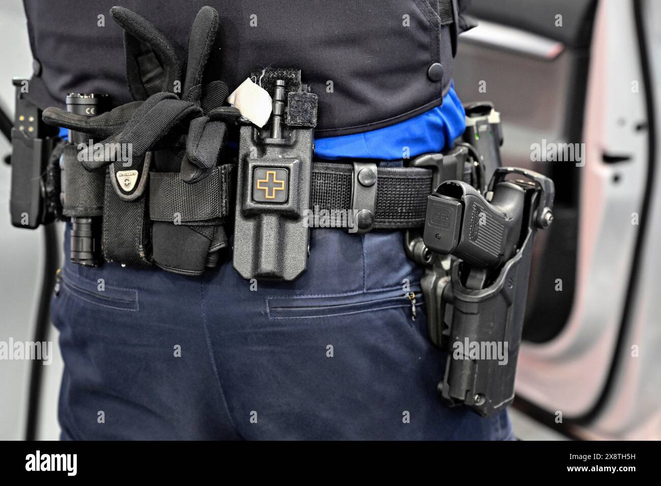 Arme à feu d'officier de police Banque D'Images