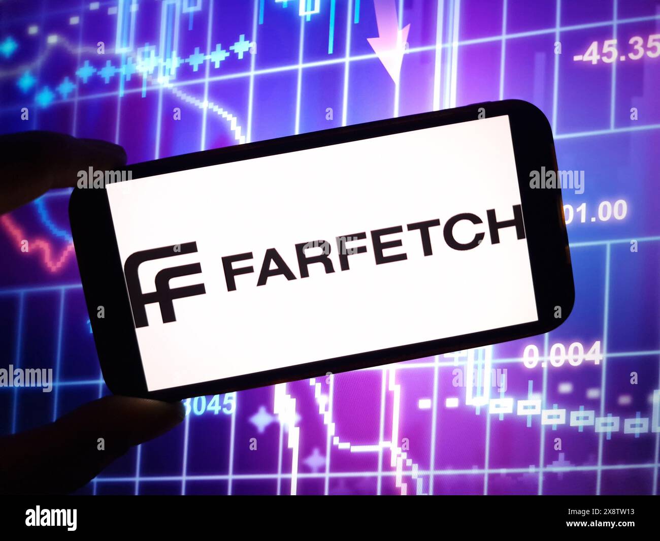 Konskie, Pologne - 26 mai 2024 : logo de la société Farfetch affiché sur le téléphone portable Banque D'Images