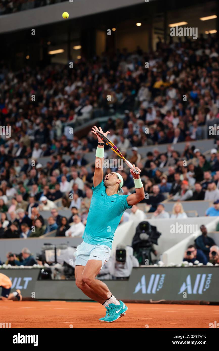 Paris, France. 27 mai 2024. Tennis : Grand Chelem/ATP Tour - Open de France, simple masculin, 1er tour. Zverev (Hambourg) − Nadal (Espagne). Rafael Nadal est en action. Crédit : Frank Molter/dpa/Alamy Live News Banque D'Images