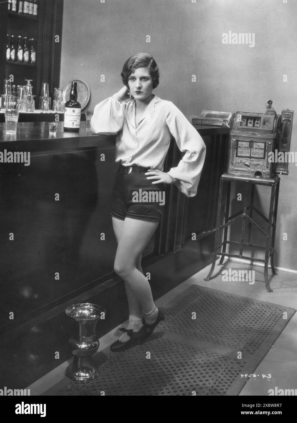 Un portrait d'EVELYN BRENT dans le rôle de Pearl dans BROADWAY 1929 réalisateur PAUL FEJOS tiré de la pièce de PHILIP DUNNING et GEORGE ABBOTT Universal Pictures Banque D'Images