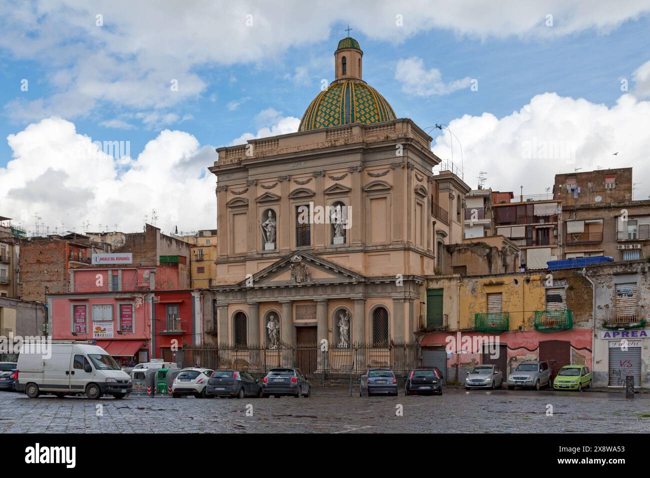 Naples, Italie - 19 mars 2018 : Chiesa di Santa Croce e Purgatorio al Mercato (en anglais : Eglise de la Sainte Croix et Purgatoire au marché) est une coire Banque D'Images