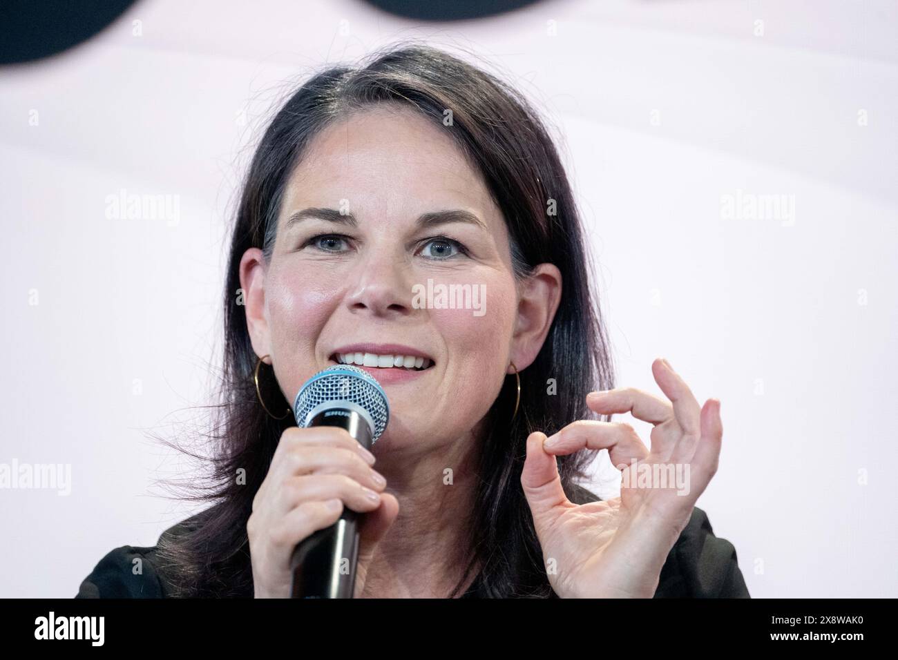 Berlin, Berlin, Allemagne. 27 mai 2024. ANNALENA BAERBOCK, ministre des Affaires étrangères de l'Allemagne, à : ''la politique de žForeign en temps changeant : le ministre des Affaires étrangères Baerbock en conversation avec Johnny Haeusler' lors de la re:publica 2024 sous la devise 'qui se soucie?'' à Station Berlin près de Gleisdreieck. Les sujets clés sont la guerre en Ukraine et le conflit de Gaza. (Crédit image : © Andreas Stroh/ZUMA Press Wire) USAGE ÉDITORIAL SEULEMENT! Non destiné à UN USAGE commercial ! Banque D'Images