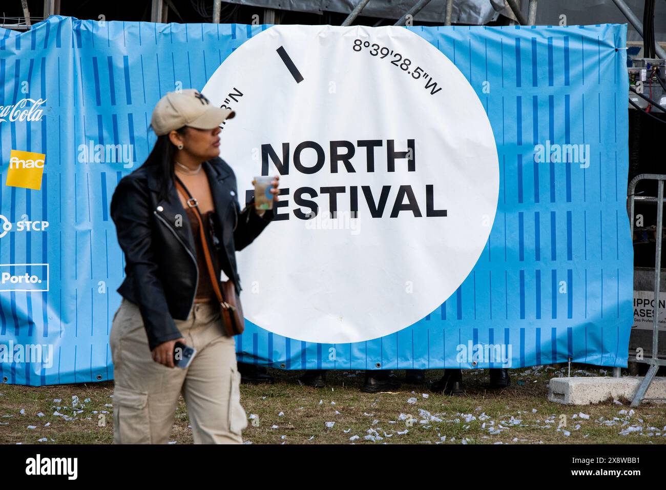 Porto, Portugal. 26 mai 2024. Les gens regardent les concerts du North Music Festival dans le parc du musée Serralves à Porto, Portugal, le 26 mai 2024. (Photo de Rita Franca/NurPhoto) crédit : NurPhoto SRL/Alamy Live News Banque D'Images