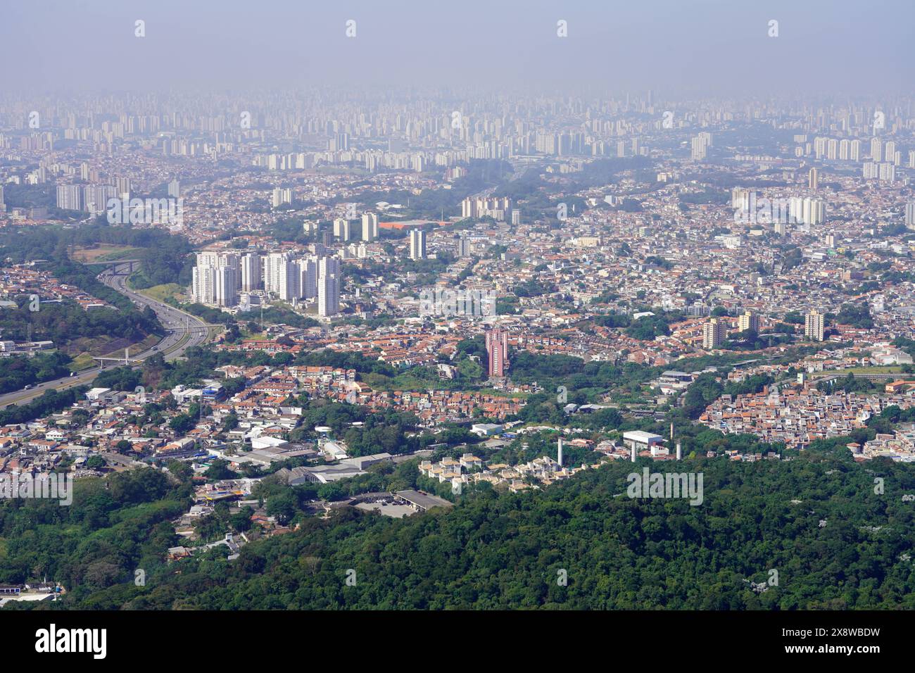 Horizon de la mégalopole de Sao Paulo. Cityspace de la grande région métropolitaine de Sao Paulo situé dans l'État de Sao Paulo au Brésil Banque D'Images