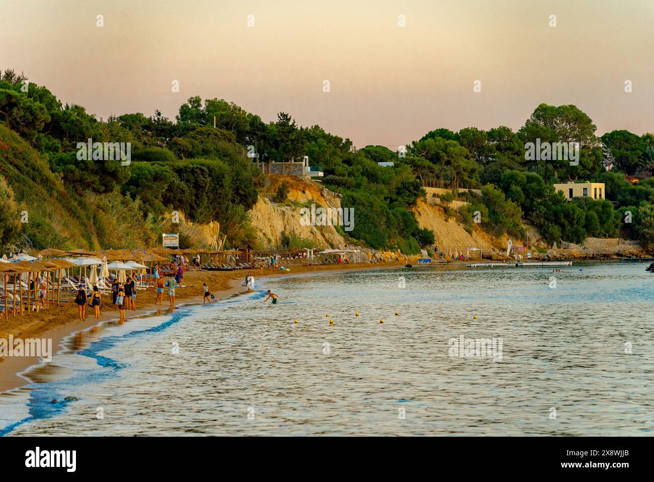 Rhodes, Grèce - 21.10.2023 : plage de Pefki. Banque D'Images