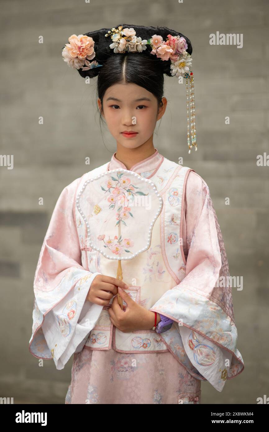 Portrait de belles jeunes dames chinoises portant le costume traditionnel chinois Hanfu / Robe Banque D'Images