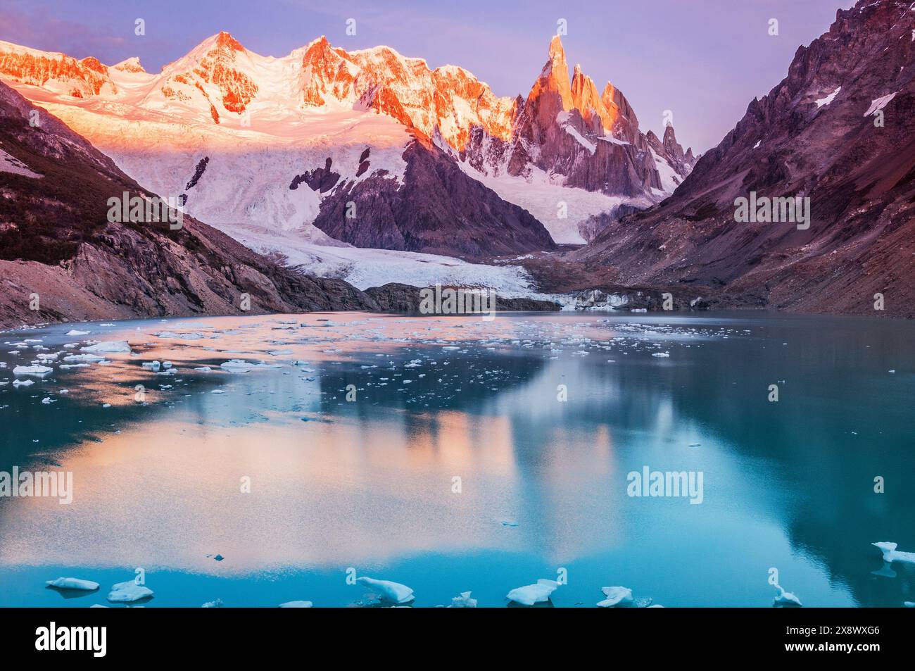 La montagne du Cerro Torre. Le parc national Los Glaciares. L'Argentine. Banque D'Images