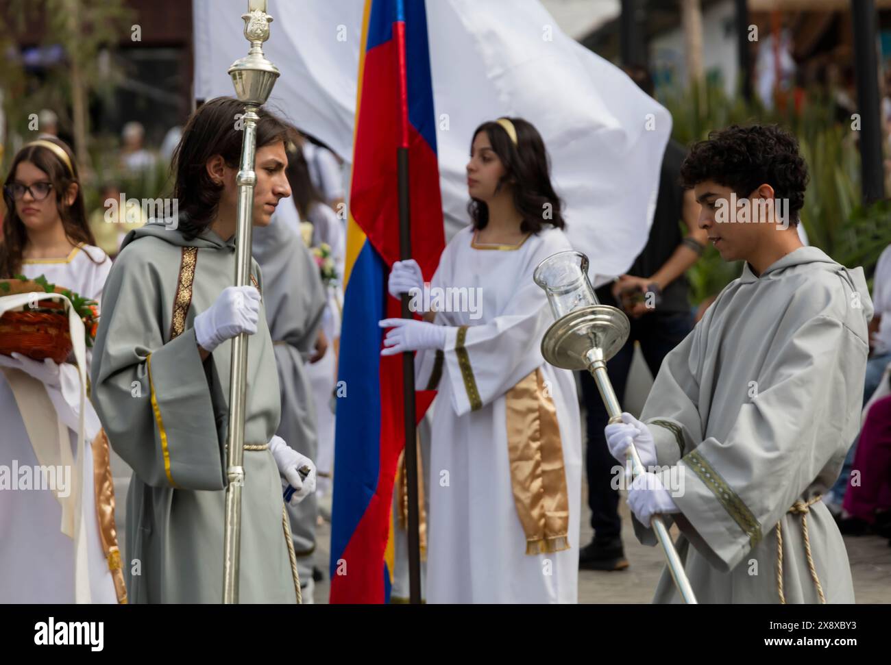 Semana Santa ou semaine de Pâques est célébrée dans la ville de Retiro avec une procession à travers les rues portant des statues représentant l'histoire de la vie de Jès Banque D'Images