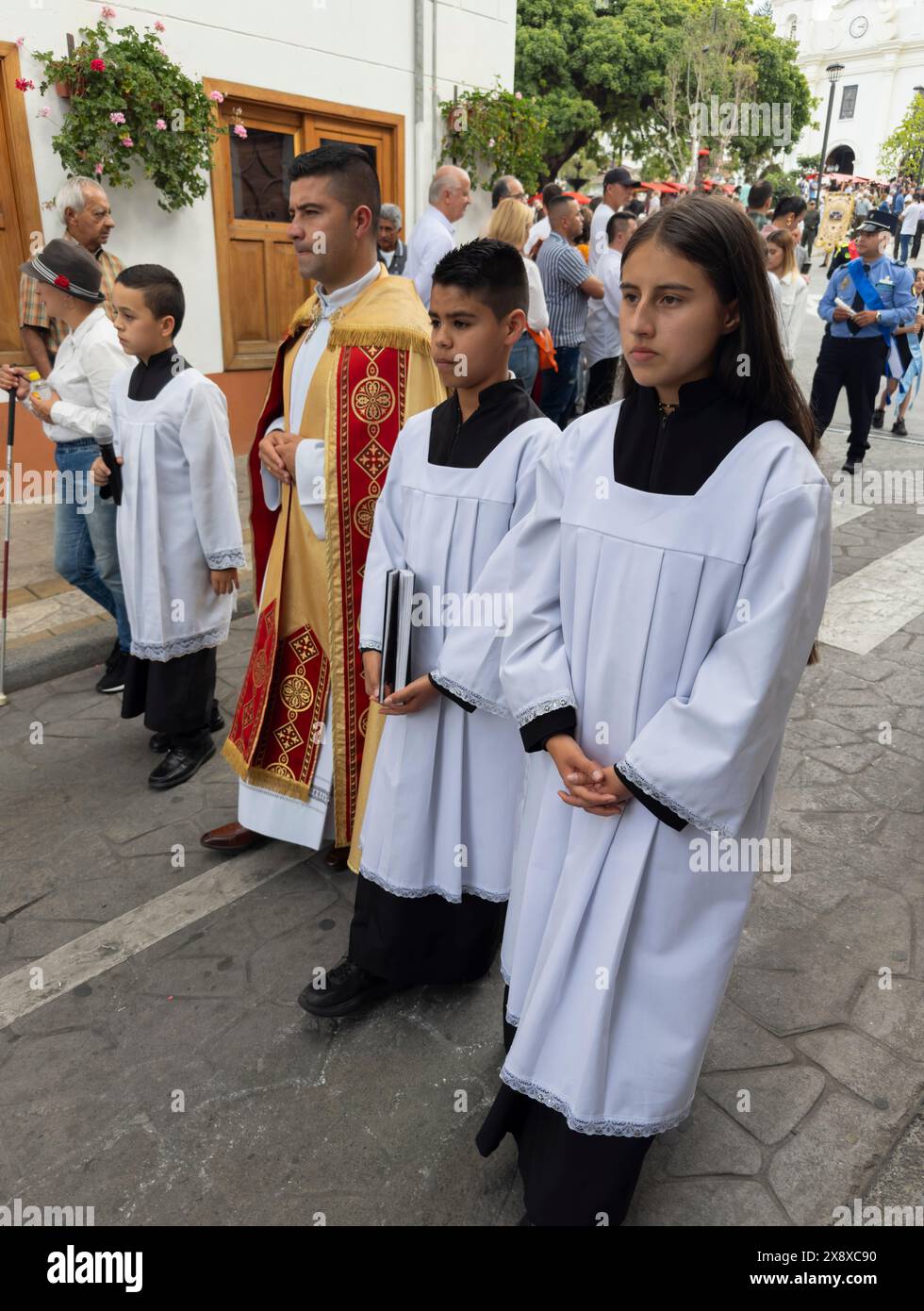 Semana Santa ou semaine de Pâques est célébrée dans la ville de Retiro avec une procession à travers les rues portant des statues représentant l'histoire de la vie de Jès Banque D'Images