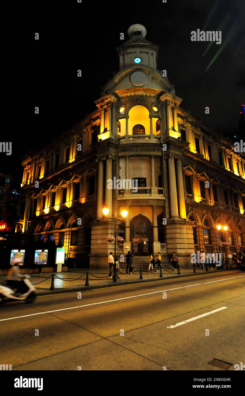 Le bureau de poste de Macao la nuit. Banque D'Images