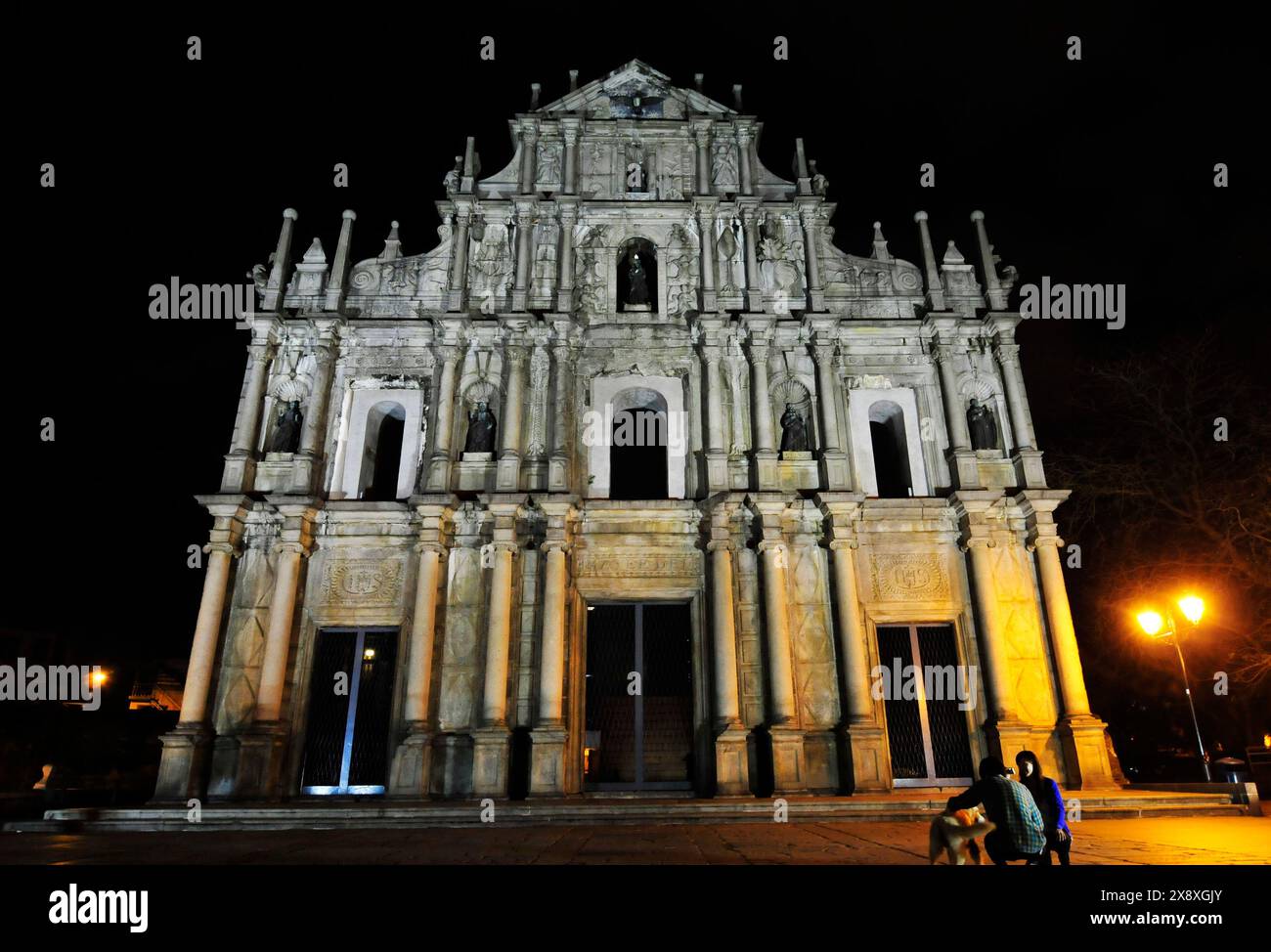 La façade de la cathédrale de Paul à Macao la nuit. Banque D'Images