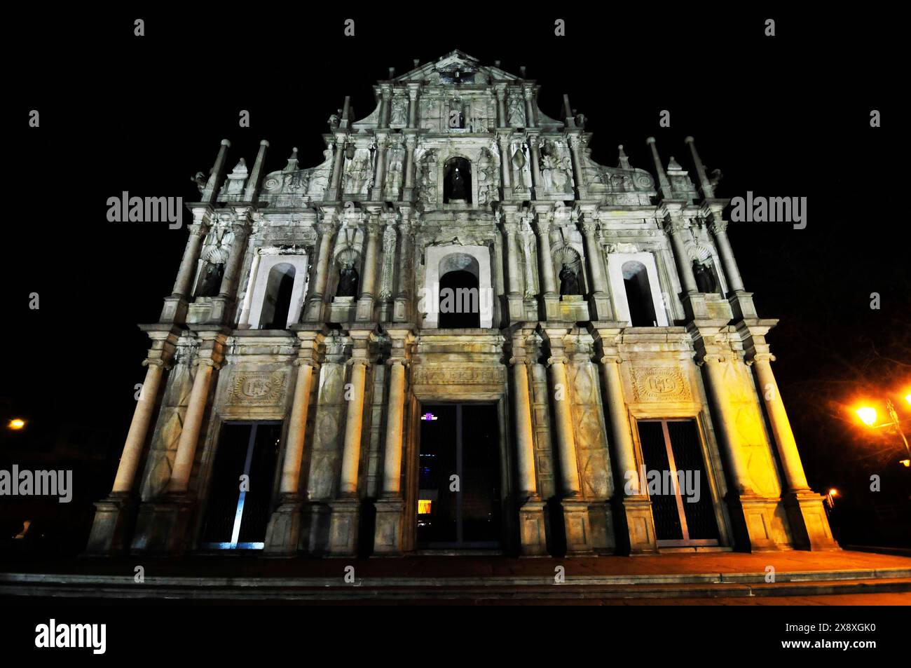 La façade de la cathédrale de Paul à Macao la nuit. Banque D'Images