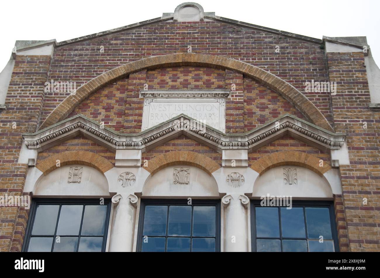 West Islington Branch Library, Bridgeman Road. islington. Londres, Royaume-Uni ; bibliothèque, livres ; bibliothèque publique; éducation ; belle architecture ; belle faca Banque D'Images