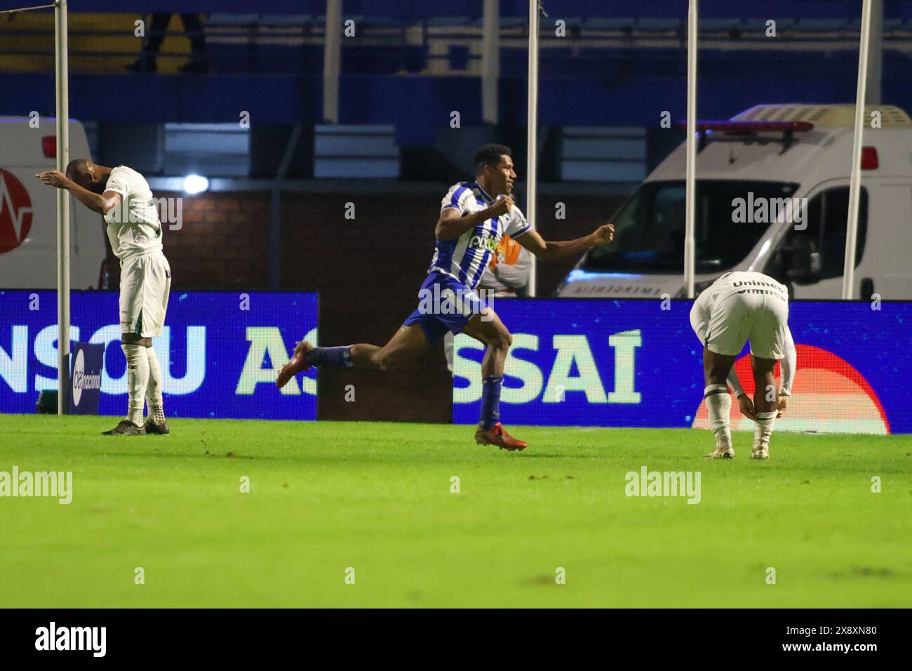 Florianopolis, Brésil. 28 mai 2024. SC - FLORIANOPOLIS - 05/27/2024 - BRASILEIRO B 2024, AVAI x GOIAS - le joueur d'Avai Mauricio Garcez célèbre son but lors d'un match contre Goias au stade Ressacada dans le championnat brésilien B 2024. Photo : Luis Felipe Amorin/AGIF crédit : AGIF/Alamy Live News Banque D'Images