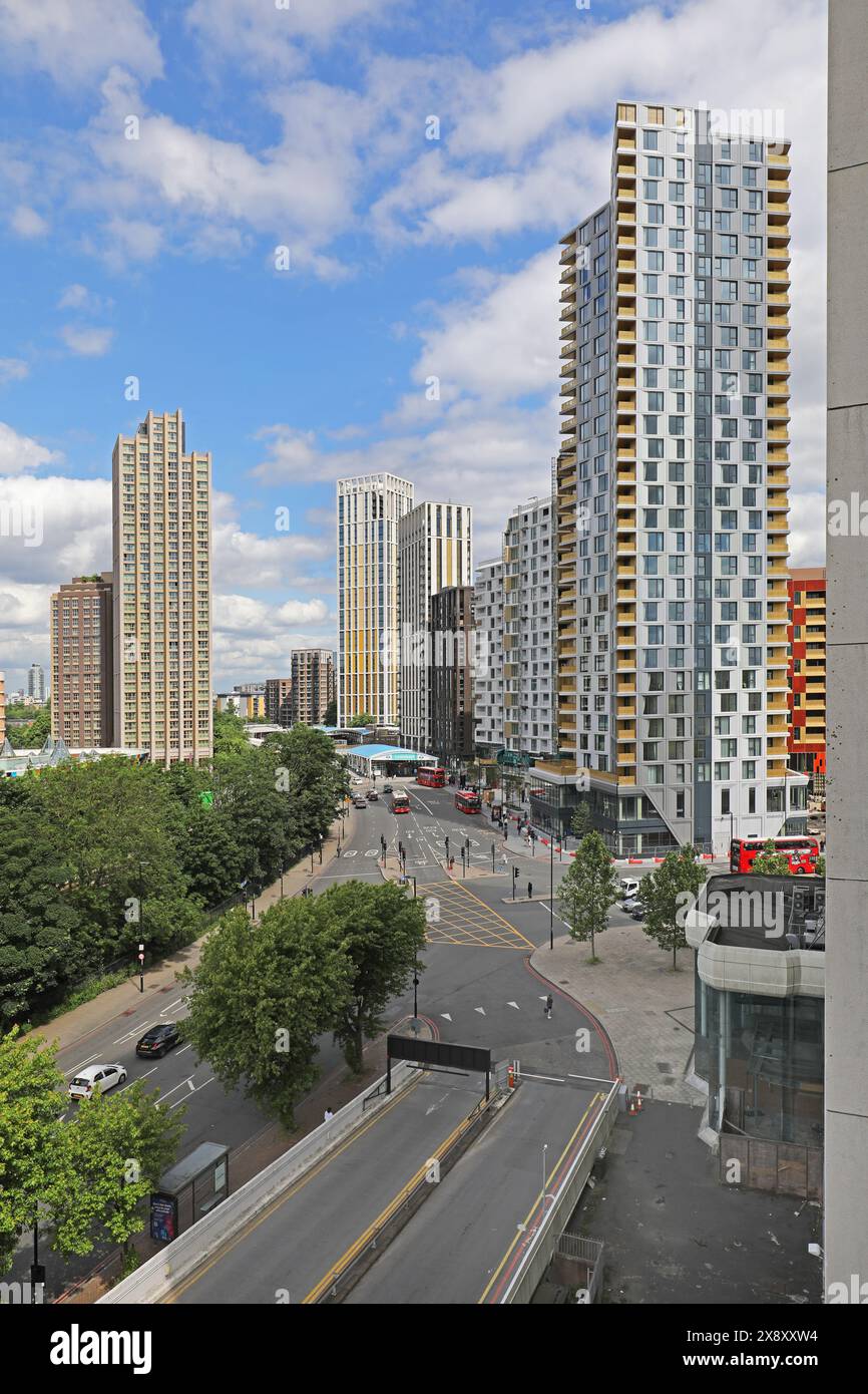 Vue de haut niveau du centre-ville de Lewisham, Londres, Royaume-Uni, été 2024, montrant le nouveau projet de construction de grande hauteur de Lewisham Gateway (à droite). Banque D'Images