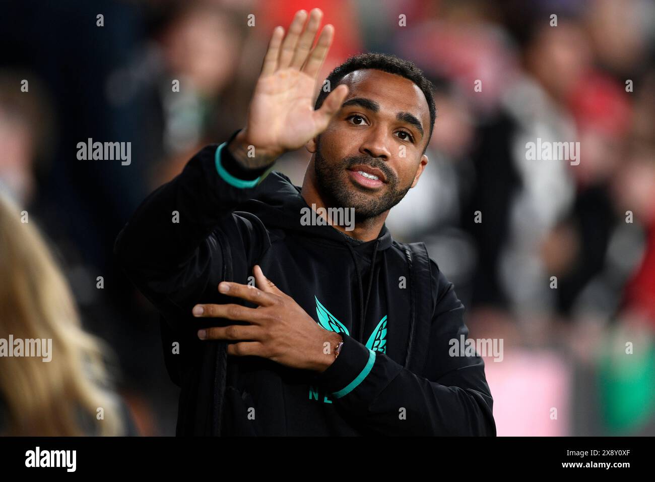 MELBOURNE, AUSTRALIE. 24 mai 2024. Photo : L'attaquant de Newcastle United Callum Wilson (9) fait des vagues dans l'objectif de la caméra pendant la semaine mondiale du football en Banque D'Images