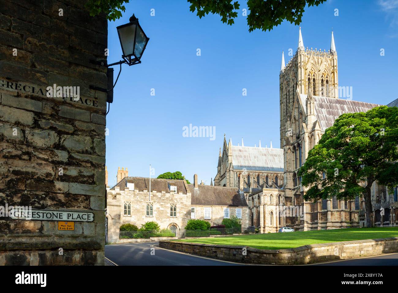 Matin de printemps à la cathédrale de Lincoln. Banque D'Images