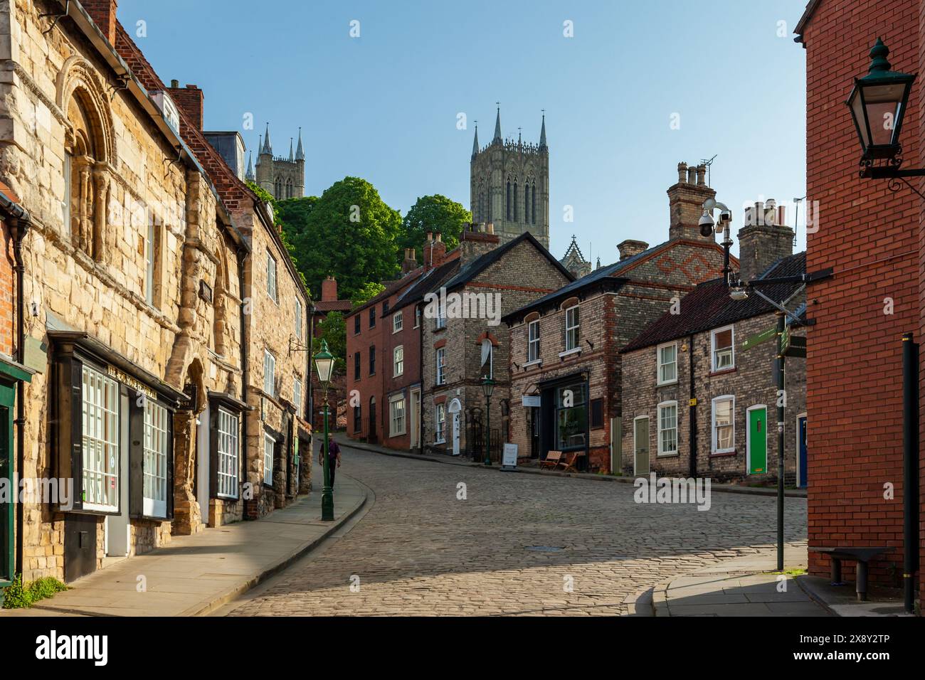 Matin de printemps sur Steep Hill à Lincoln, Angleterre. Banque D'Images