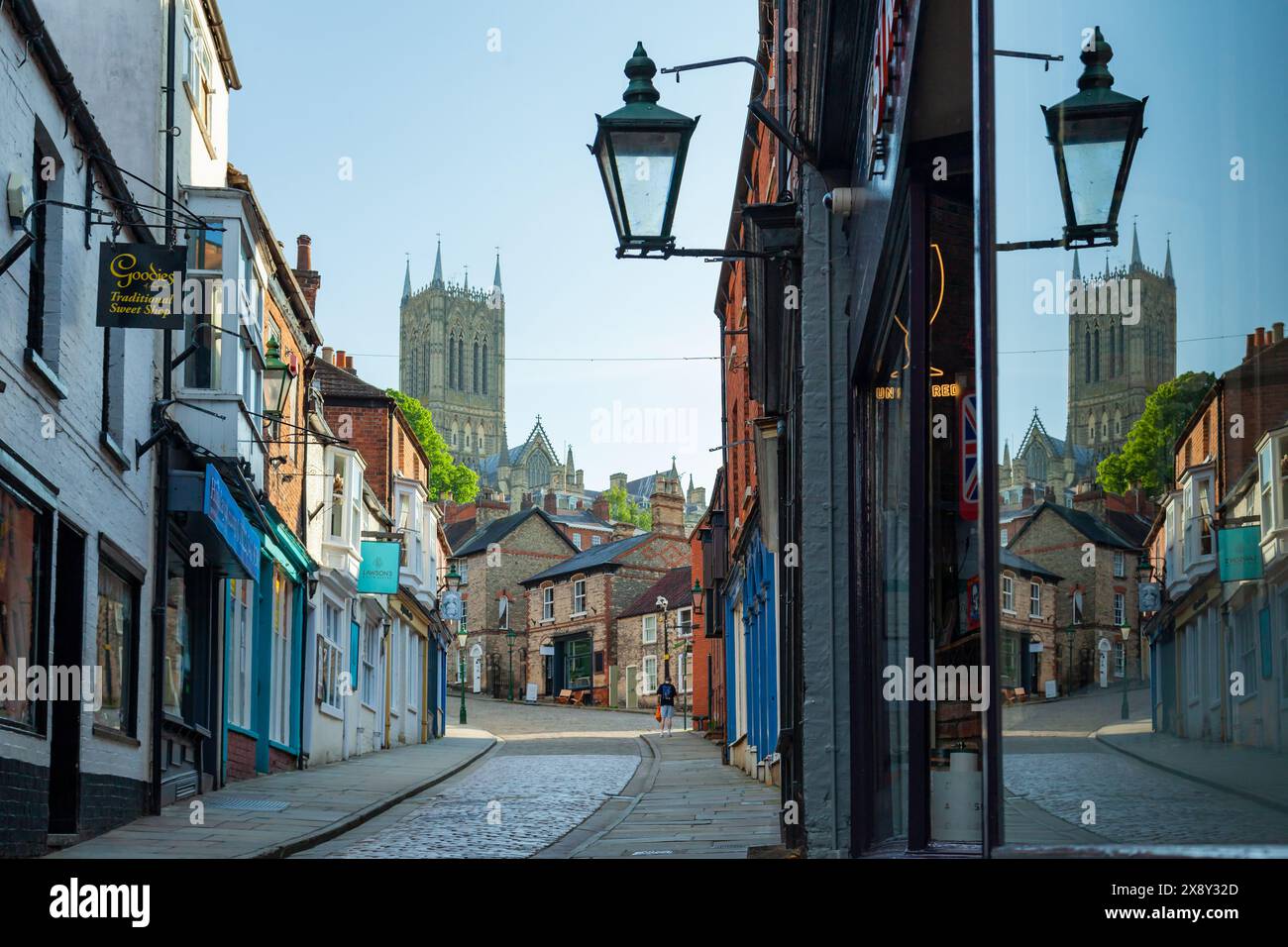 Matin de printemps sur Steep Hill dans la vieille ville de Lincoln, Angleterre. Banque D'Images