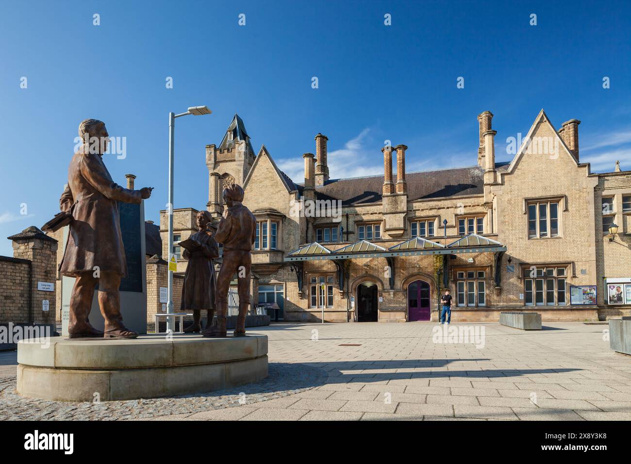 Statue de George Boole devant la gare de Lincoln. Banque D'Images