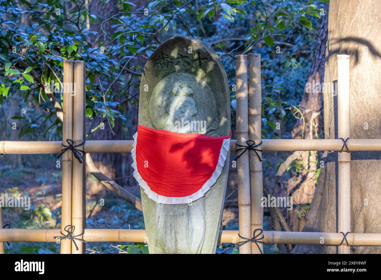Statue en pierre (art public) d'Ojizou san, protecteur des enfants et protecteur des voyageurs, Japon. Banque D'Images