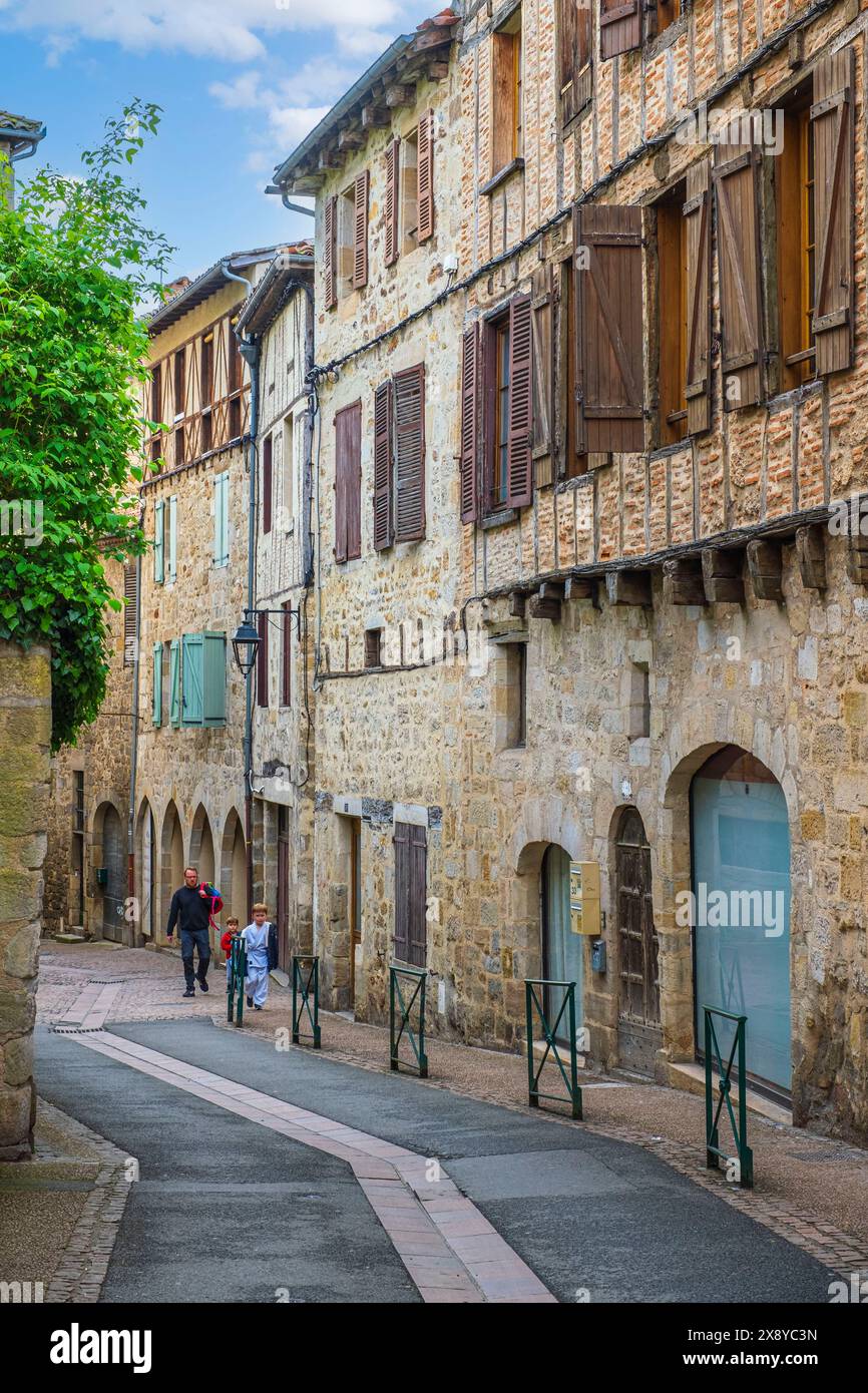 France, Lot, Figeac sur la via Podiensis, l'une des routes de pèlerinage à Saint-Jacques-de-Compostelle ou GR 65 (site du patrimoine mondial de l'UNESCO), allée du hist Banque D'Images