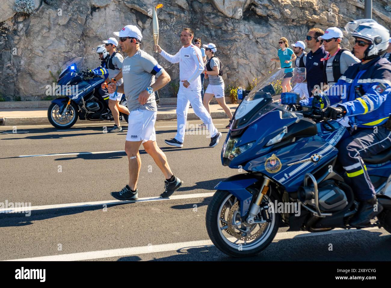 France, Bouches du Rhône, Marseille, Kennedy Corniche, Jeux olympiques d'été de 2024, porteur de la flamme olympique Banque D'Images