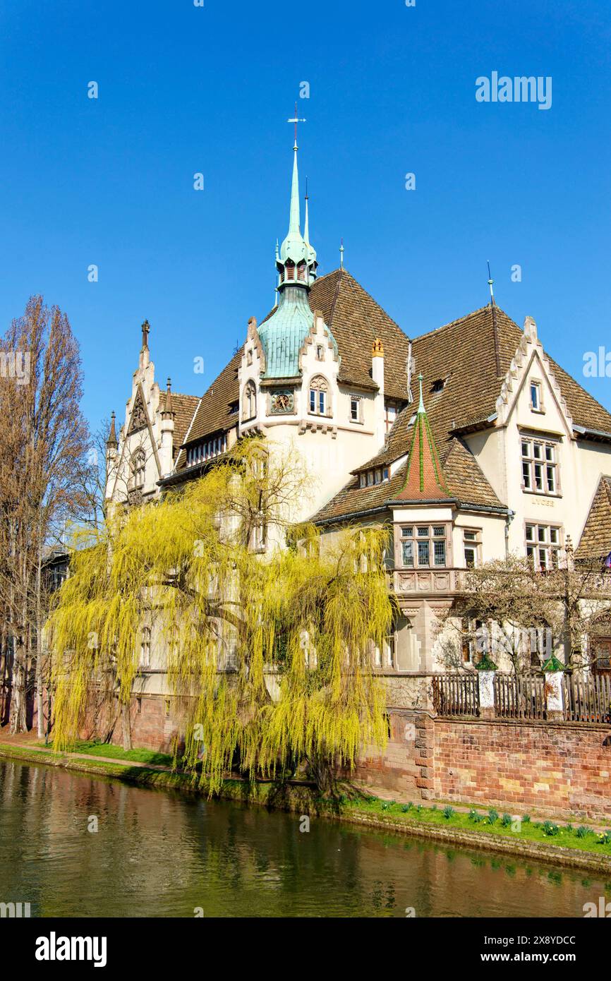 France, Bas Rhin, Strasbourg, quartier Neustadt datant de la période allemande classée au patrimoine mondial par l'UNESCO, le lycée Pontonniers Banque D'Images